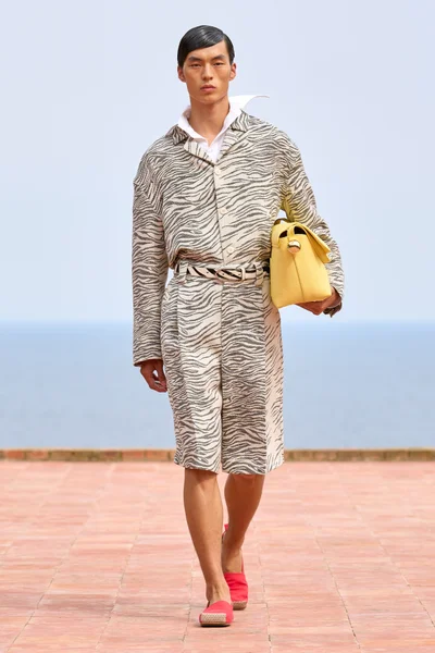 Look 30
